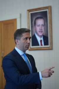 - "(Bozkurt işareti) Bu sembolden kendilerine göre faşist, ırkçı anlam