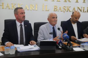 - "AK Parti, yerel yönetimler tarihinde 2002'den bu yana adeta