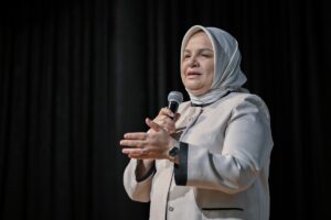 - "Geçmişte kadınlara okulların, iş yerlerinin, kamu kurumlarının kapısını kapatanlar