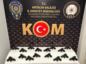 ANTALYA (AA) – Antalya'nın Muratpaşa ilçesinde silah kaçakçılığı yapan 1