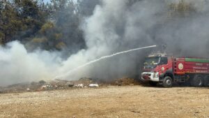 - Yangına, 3 helikopter, 2 uçak, 4 arazöz ve 2