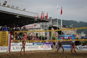 ARTVİN (AA) – Artvin'in Hopa ilçesinde "25. Yıl Hopa Plaj