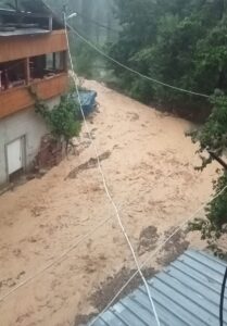 ARTVİN (AA) – Artvin’in Yusufeli ilçesinde heyelan ve su taşkınları