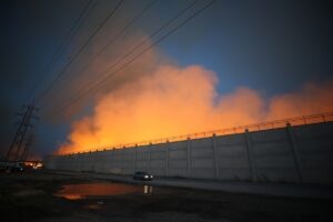 AYDIN (AA) – Aydın'ın Söke ilçesinde kağıt fabrikasında çıkan yangın,