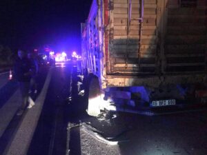 BALIKESİR (AA) – Balıkesir'in Gönen ilçesinde hafif ticari aracın önce