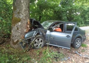BARTIN (AA) – Bartın'da ağaca çarpan otomobildeki 1 kişi öldü,
