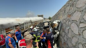 BATMAN (AA) – Batman'da tır ile hafif ticari aracın çarpışması