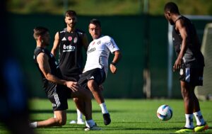 - Siyah-beyazlılarda Rafa Silva, Omar Colley, Vincent Aboubakar, Arthur Masuaku,