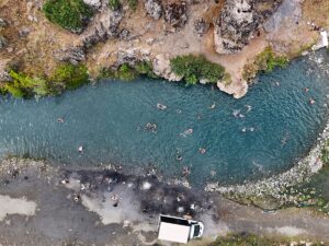 BİNGÖL (AA) – Bingöl'de sıcaktan bunalanlar, Ilıcalar beldesinde termal suyun