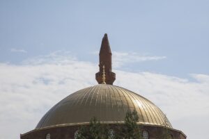 BİTLİS (AA) – Bitlis'in Ahlat ilçesinde yıldırım isabet eden caminin