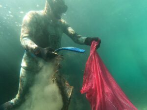 MUĞLA (AA) – Muğla'nın Bodrum ilçesinde dalgıçlar tarafından deniz dibinden