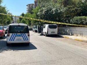 DENİZLİ (AA) – Denizli'nin Merkezefendi ilçesinde sokakta pompalı tüfekle vurulan