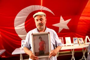 DİYARBAKIR (AA) – Dağa kaçırılan çocukları için eski HDP il