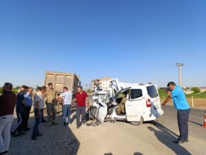 DİYARBAKIR (AA) – Diyarbakır'ın Bismil ilçesinde hafriyat kamyonuyla hafif ticari