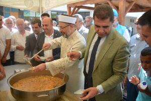 - Düzce'de gerçekleştirilen aşure dağıtımına Diyanet İşleri Başkanı Ali Erbaş