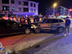 DÜZCE (AA) – Düzce'de 2 otomobil ile 1 cipin karıştığı