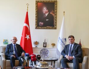 İZMİR (AA) – Eski CHP Genel Başkanı Kemal Kılıçdaroğlu, İzmir