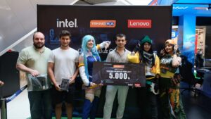 - Yarışmada büyük ödül, 300 bin lira değerinde Teknosa hediye