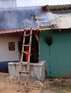 GİRESUN (AA) – Giresun'un Şebinkarahisar ilçesinde bir evde çıkan yangında