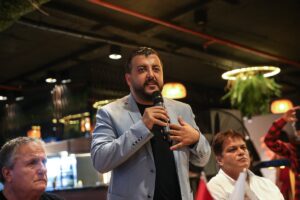 - "Mücadelesini 90 dakikaya yayan bir takım olma hedefindeyiz. Teknik