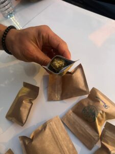 İSTANBUL (AA) – İstanbul'da yapılan asayiş uygulamasında farklı suçlardan aranan