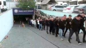 - Operasyonlarda, "para aklama" ile "uyuşturucu ticareti" suçlarından İsveç'e iadesi