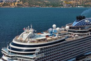 İZMİR (AA) – İzmir Alsancak Limanı'na 2 kruvaziyerle yaklaşık 5