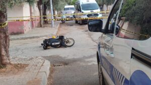 İZMİR (AA) – İzmir'in Ödemiş ilçesinde süt kamyonuyla elektrikli motosiklet