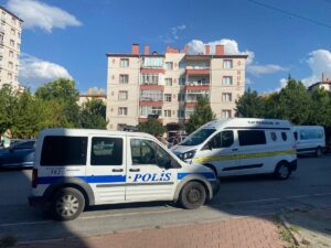 KAYSERİ (AA) – Kayseri'nin Melikgazi ilçesindeki apartmanda komşular arasında çıkan
