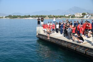 - Eski Devlet Bakanı Kürşad Tüzmen ile 7 sporcu, Mersin'in