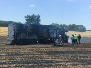 - Yangın sonucu tır kullanılamaz hale geldi, 10 hektar tarım