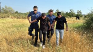 KIRKLARELİ (AA) – Kırklareli'nde insan kaçakçılığı yaptığı iddia edilen 4