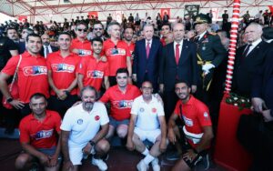 - Törene Cumhurbaşkanı Erdoğan'ın yanı sıra TBMM Başkanı Kurtulmuş, CHP