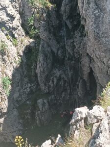 KONYA (AA) – Konya'da mahsur kaldığı kayalıklardan kurtarılan keçi sahibine