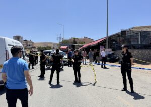 MALATYA (AA) – Malatya'da akrabalar arasında çıkan silahlı kavgada 3'ü