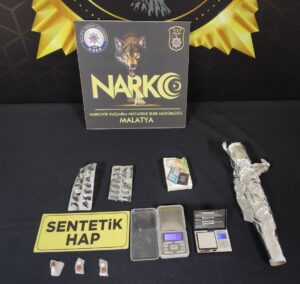 MALATYA (AA) – Malatya'da uyuşturucu satıcılarına yönelik düzenlenen operasyonda gözaltına
