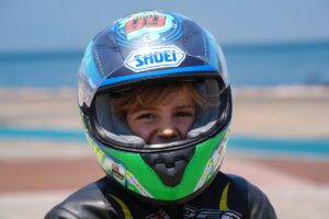 ​​​​​​​İZMİR (AA) – Motosiklet üzerinde henüz 5 yaşında 2 kupa