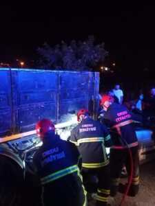 ORDU (AA) – Ordu'nun Ünye ilçesinde park halindeki tıra arkadan