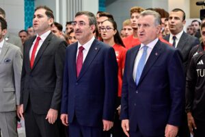 İSTANBUL (AA) – Cumhurbaşkanı Yardımcısı Cevdet Yılmaz, olimpiyatlara katılacak sporculara