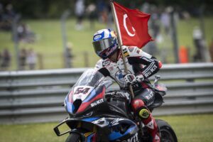 - Toprak Razgatlıoğlu, Dünya Superbike Şampiyonası'nın İngiltere etabında dünkü ilk