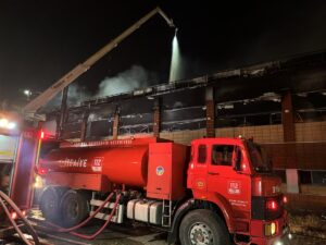 - Yangına müdahale ederken hafif yaralanan bir itfaiye eri, hastaneye