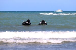 - Şiddetli rüzgarın etkili olduğu bölgede boğulma tehlikesi geçiren 3