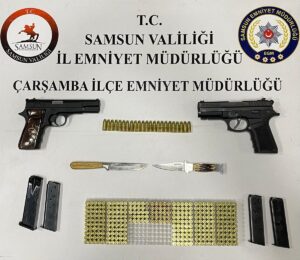 SAMSUN (AA) – Samsun'da motosikletinde 2 ruhsatsız tabanca bulunan zanlı