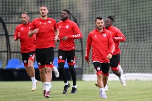 - "Transfer yasağının bir dezavantaj olduğunu düşünmüyorum. Geçen sezon tüm