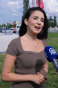 - "Annemle 'baharat projesi' başlatıyoruz. Hatay'daki çiftçilerden baharatları alıp Hollanda'ya