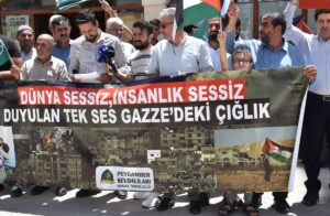 ŞIRNAK (AA) – Şırnak'ta, İsrail'in Gazze'ye yönelik saldırılarının protesto edildiği