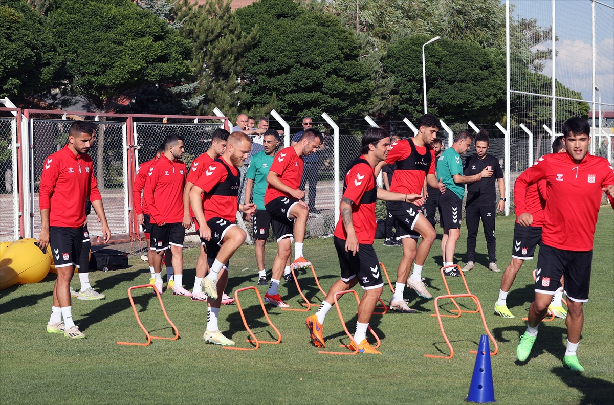 Sivasspor yeni transferlerle kadrosunu zenginleştirmek istiyor