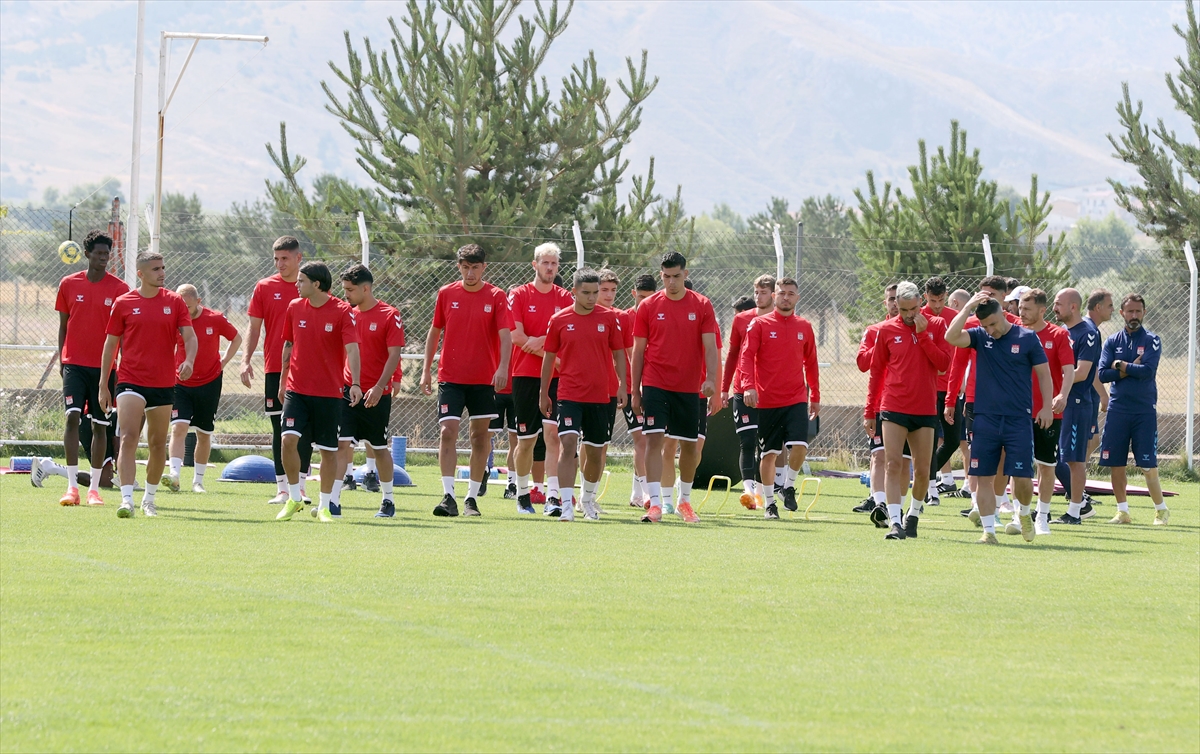 Sivasspor'da yönetim, kadroyu takviye etmek için çalışıyor