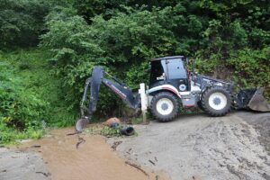 TRABZON (AA) – Trabzon'un Arsin, Araklı ve Yomra ilçelerinde sağanağın