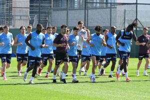 - Bordo-mavililer, sabah yaptığı antrenmanla hazırlıklarına devam etti